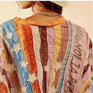 MAGNOLIA PEARL
SUNRISE APPLIQUÉ FRANCIS TOP - TOP 1047